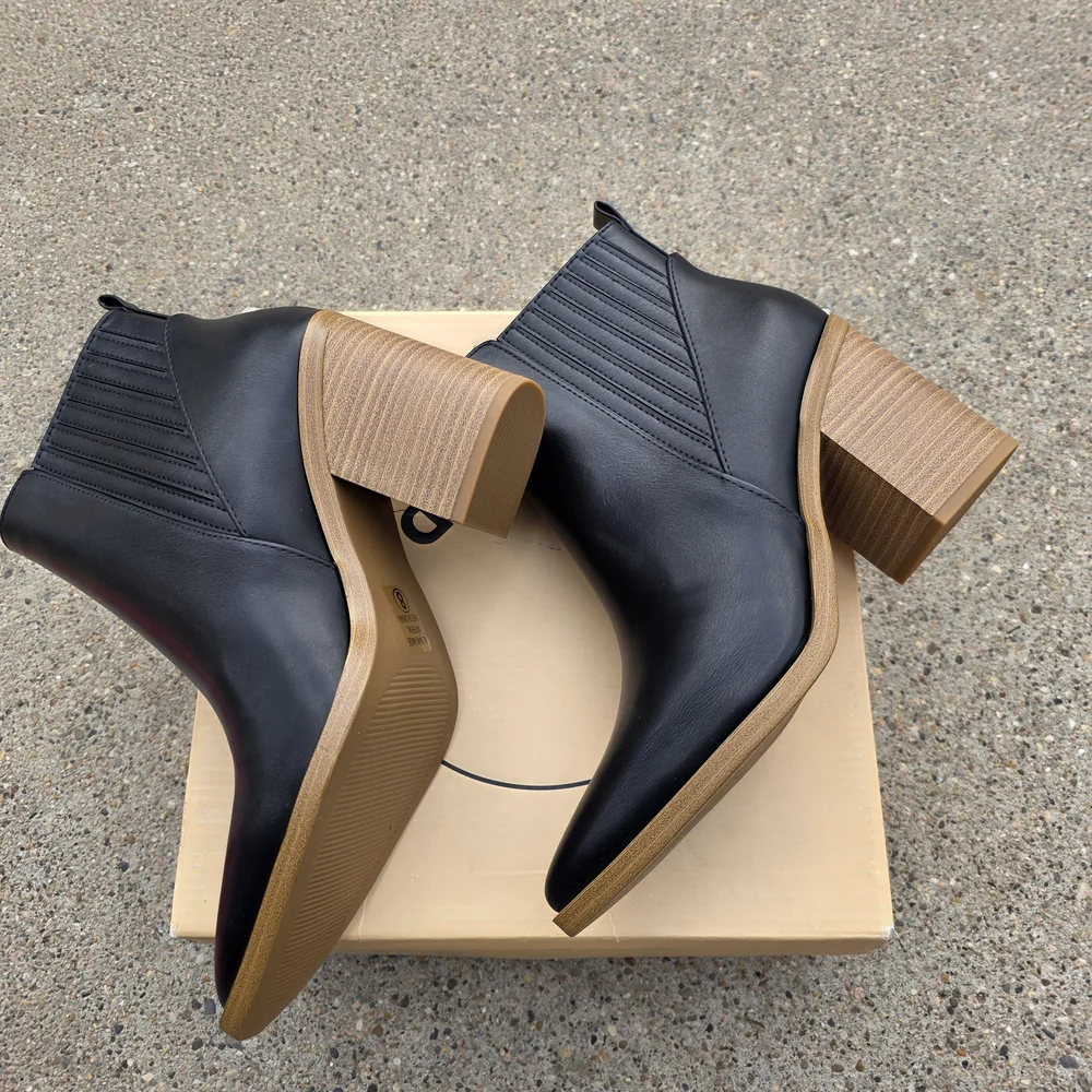 Soda Classic Black Ankle Boot with Stacked Heel - Women Size 7.5